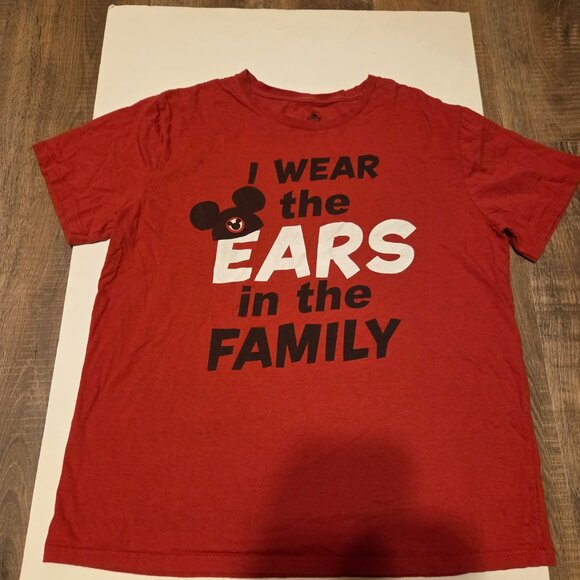 Disney Unisex Shirt that says "I Wear the Ears in the Family" - Picture 2 of 4